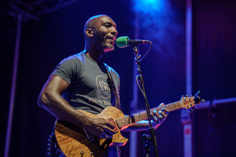 Cedric Burnside 04