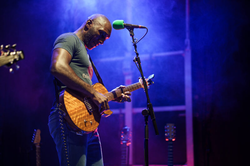 Cedric Burnside 05